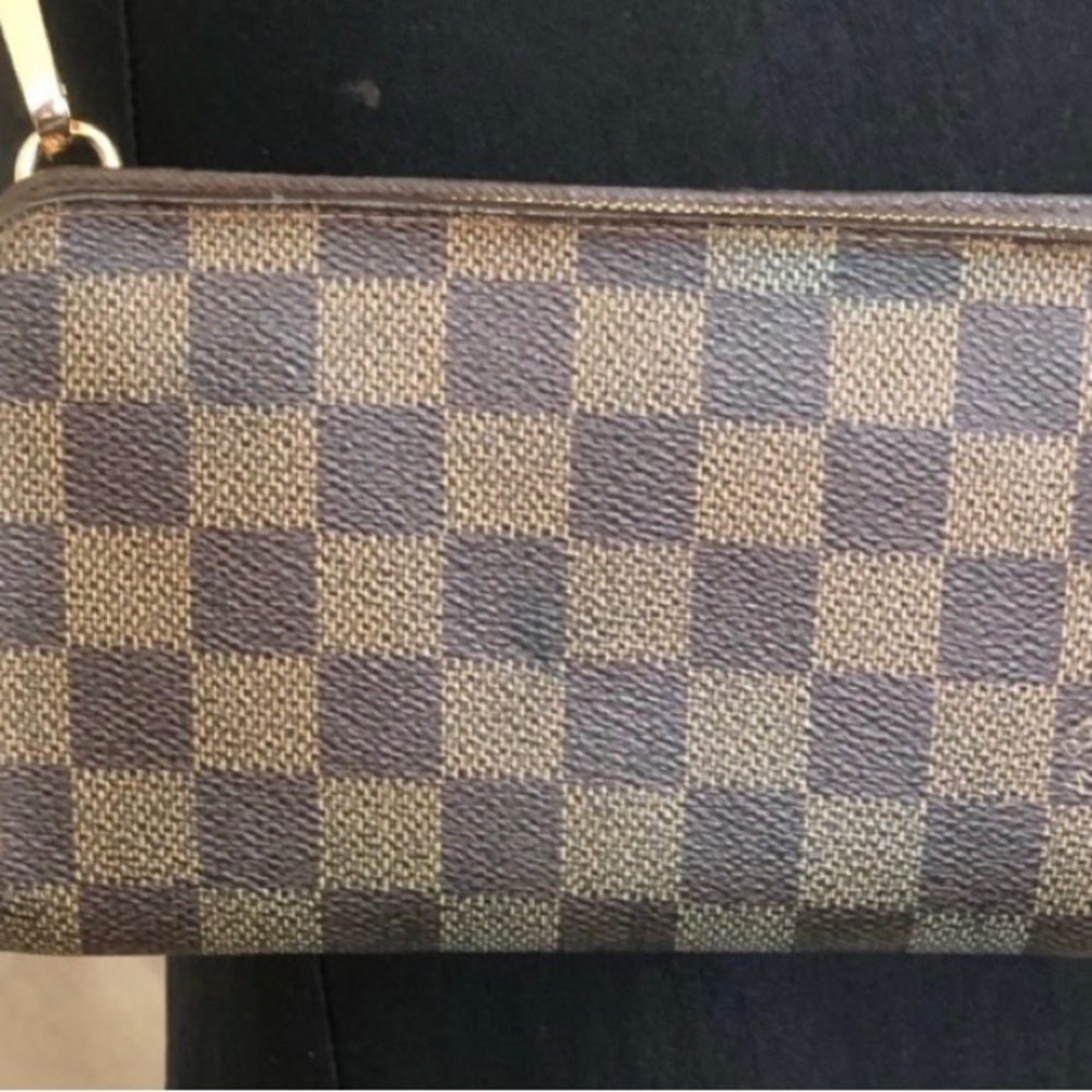 Louis Vuitton - Picture 2 of 5